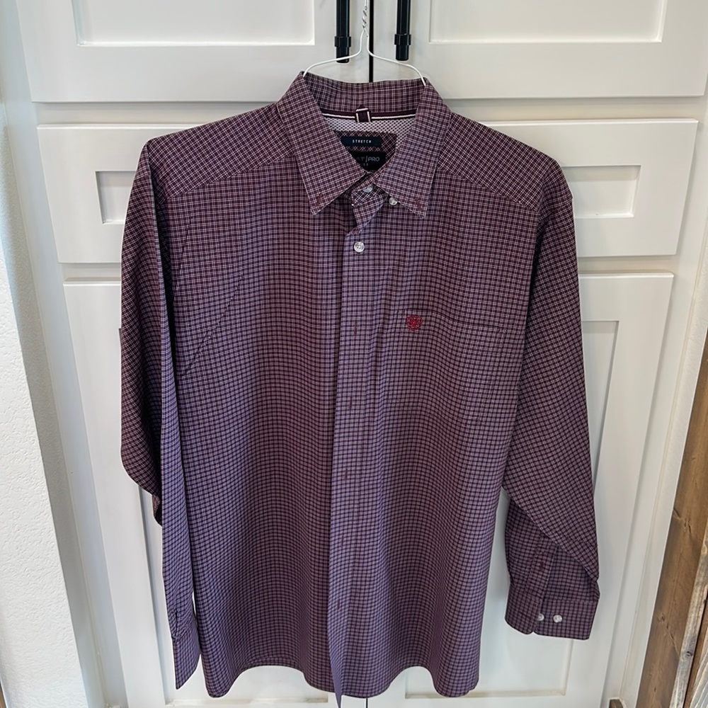 Ariat pro series Men’s maroon plaid button down shirt